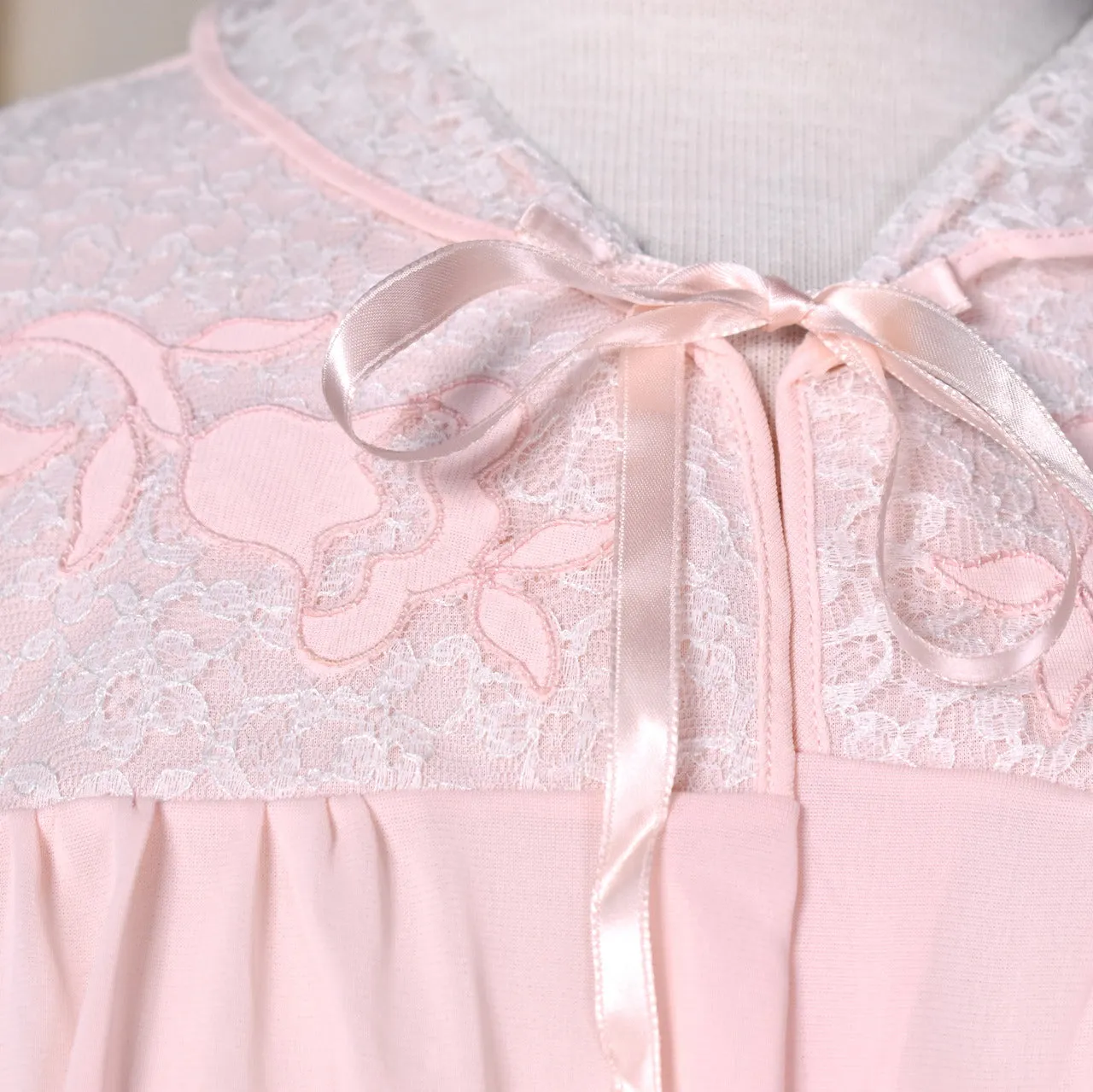 1950s Pink & Lace Collar Bed Jacket